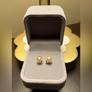 Fresh water Pearl set in hypoallergenic sterling silver (925), color peach, NWOT